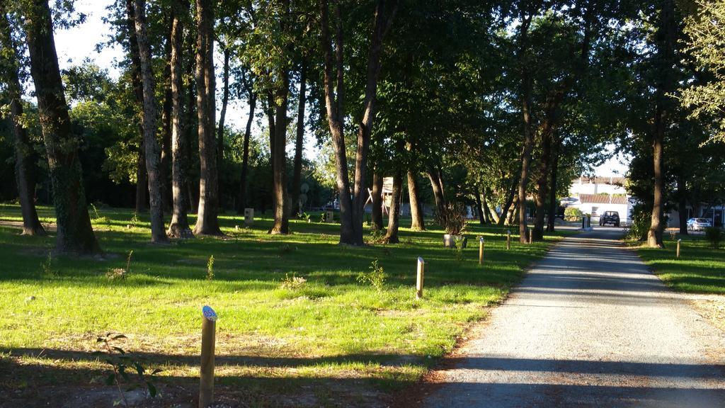 Camping Fleur D'Oleron Saint-Pierre-d'Oleron Exterior foto